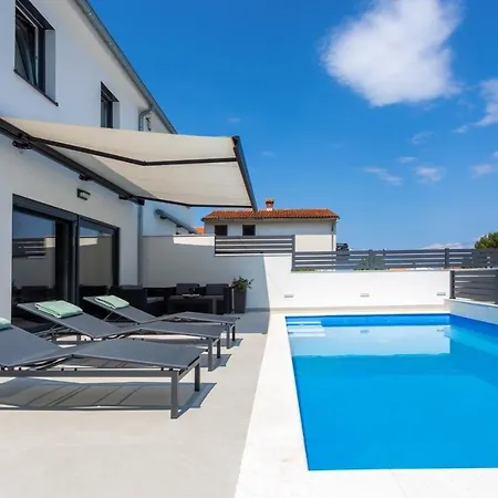 T & K Villa *