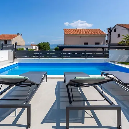 Villa T & K Njivice